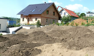 Musíme počítat s tím, že si terén v průběhu let bude sedat